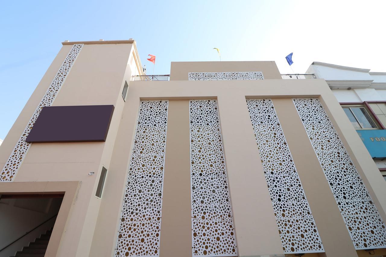 Oyo 13406 Hotel Golden Leaf Bareilly Exterior foto