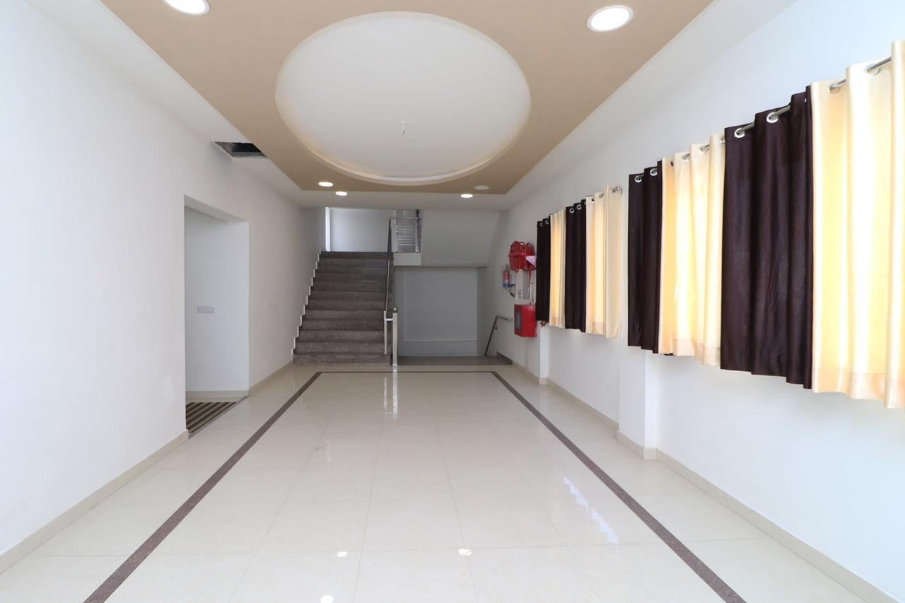 Oyo 13406 Hotel Golden Leaf Bareilly Exterior foto