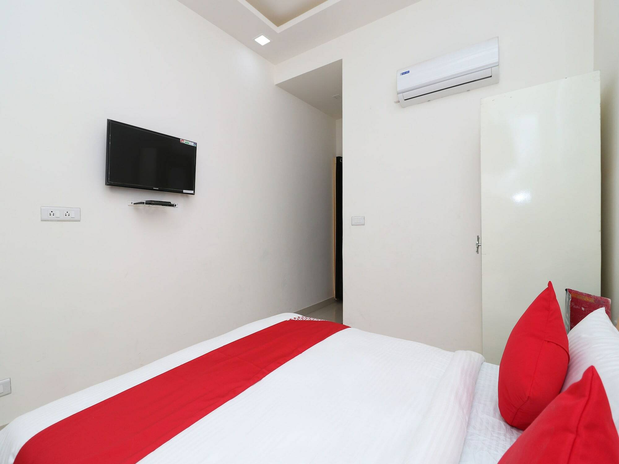 Oyo 13406 Hotel Golden Leaf Bareilly Exterior foto