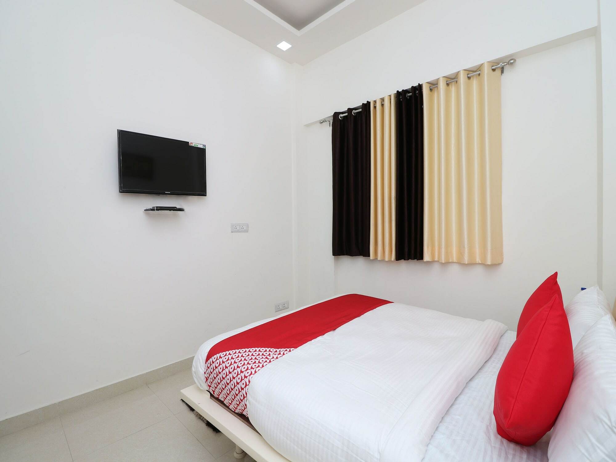 Oyo 13406 Hotel Golden Leaf Bareilly Exterior foto